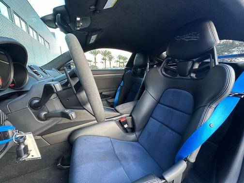 2025 Porsche 718 Cayman GT4 RS