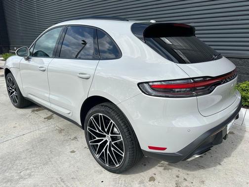2025 Porsche Macan