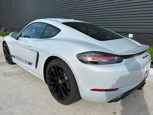 2025 Porsche 718 Cayman Style Edition