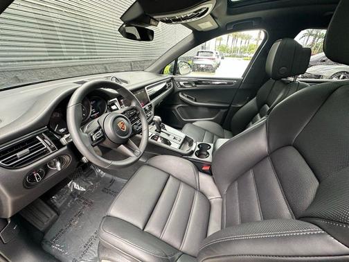 Volcano Gray Metallic 2026 Porsche Macan