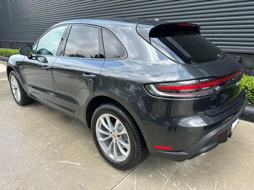 Volcano Gray Metallic 2026 Porsche Macan