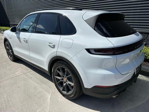 2026 Porsche Cayenne AWD