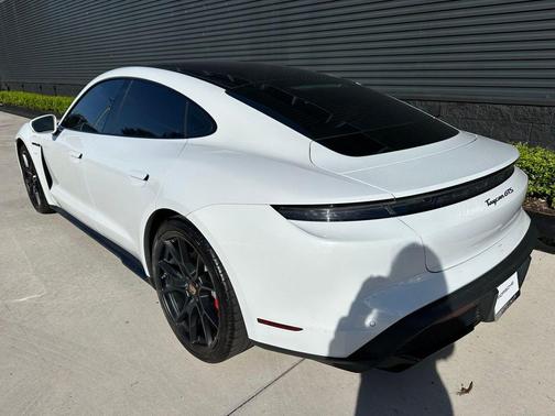 2022 Porsche Taycan GTS