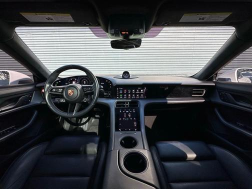 2022 Porsche Taycan GTS