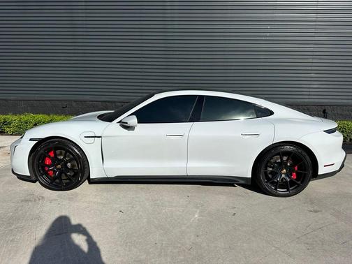 2022 Porsche Taycan GTS