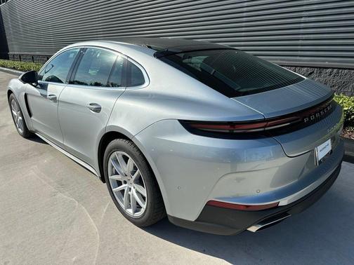 2026 Porsche Panamera Base