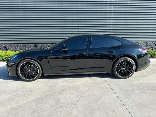 2022 Porsche Panamera