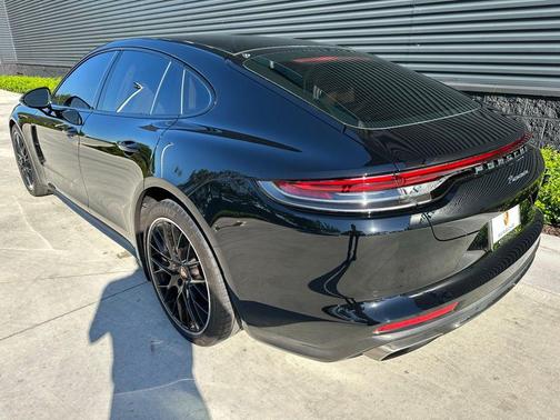 2022 Porsche Panamera