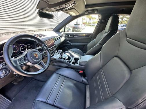 Chalk 2021 Porsche Cayenne AWD