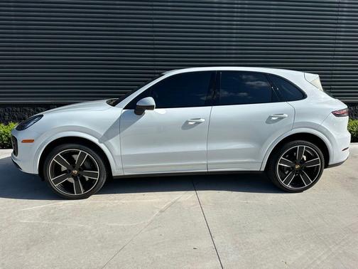 2023 Porsche Cayenne S