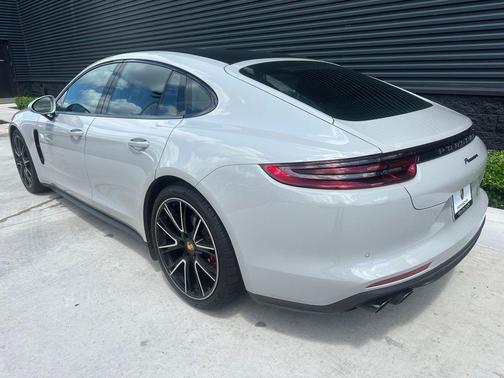 2018 Porsche Panamera Base