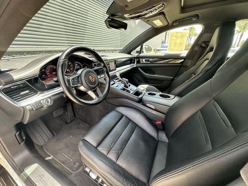 2018 Porsche Panamera Base
