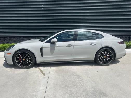 2018 Porsche Panamera Base