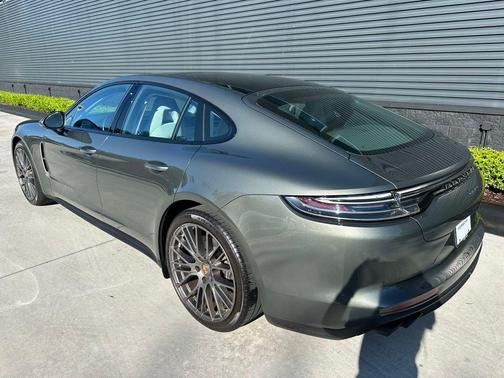2023 Porsche Panamera Platinum Edition