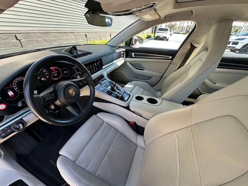 2023 Porsche Panamera Platinum Edition