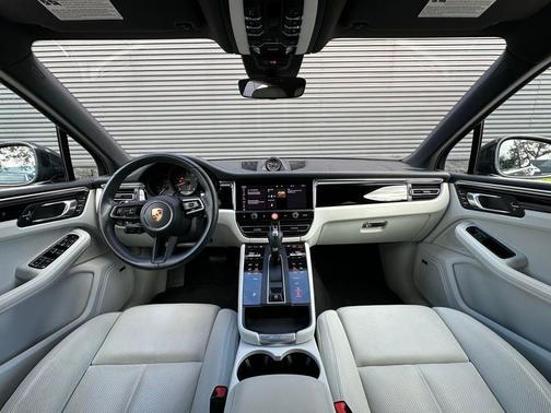 2022 Porsche Macan Base