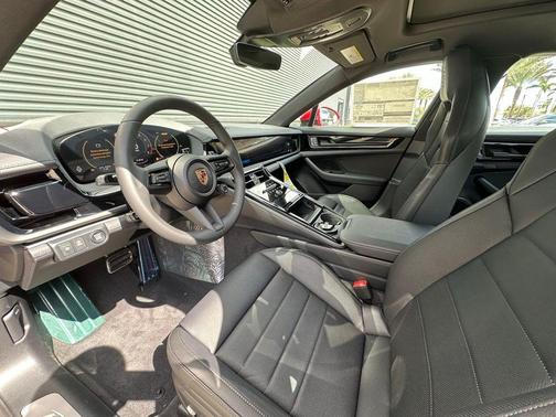 2025 Porsche Panamera Base