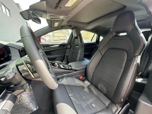 2025 Porsche Panamera Base