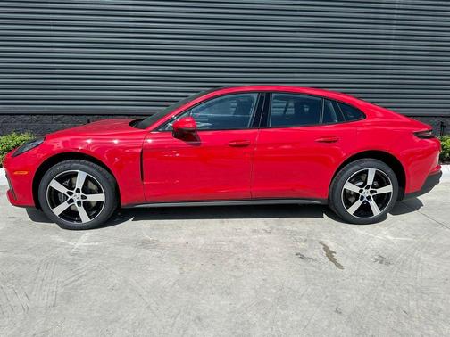 2025 Porsche Panamera Base