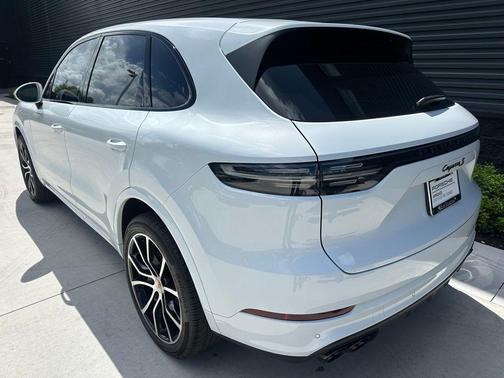 2023 Porsche Cayenne S