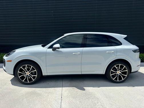 2023 Porsche Cayenne S