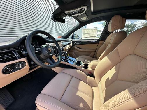 2025 Porsche Macan