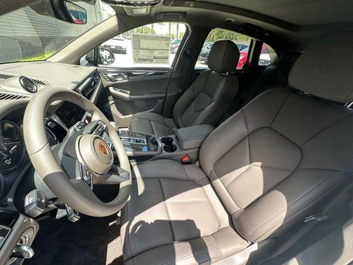 Jet Black Metallic 2026 Porsche Macan Base