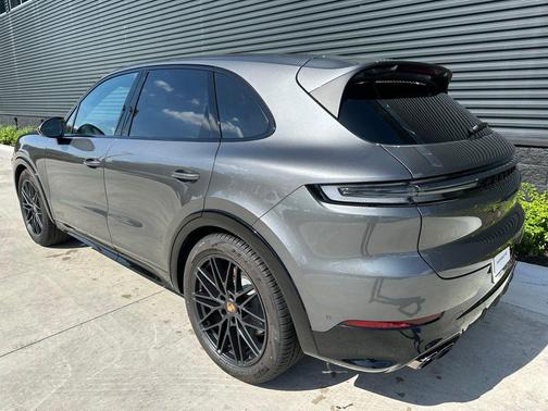 2025 Porsche Cayenne GTS