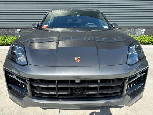 2025 Porsche Cayenne GTS