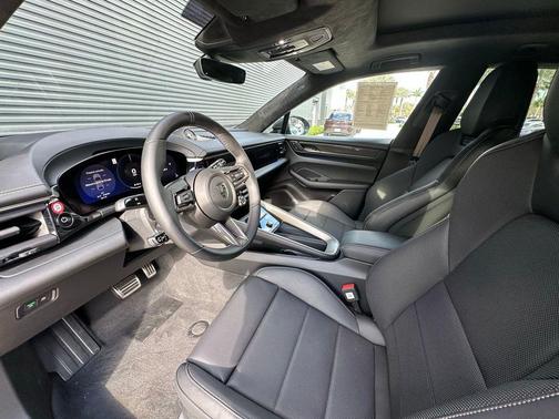 2024 Porsche Macan Electric Turbo