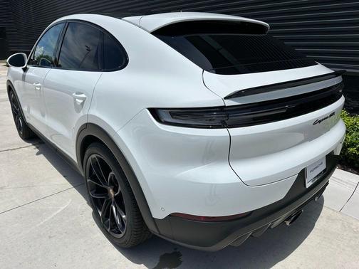2025 Porsche Cayenne GTS