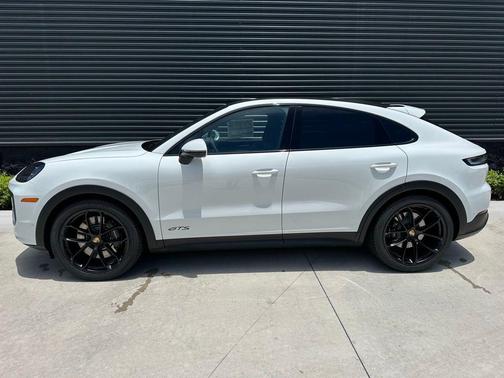 2025 Porsche Cayenne GTS