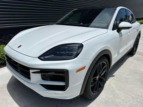 2025 Porsche Cayenne GTS