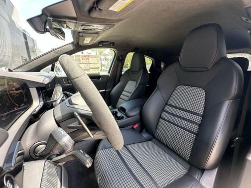 2025 Porsche Cayenne GTS