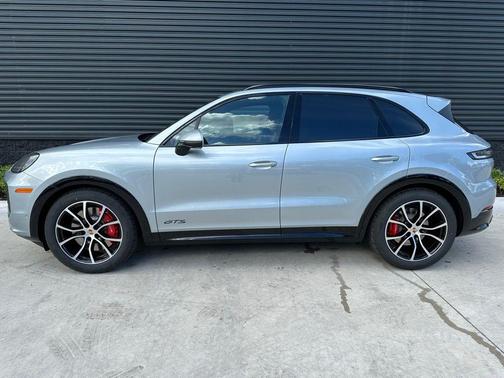 2025 Porsche Cayenne GTS