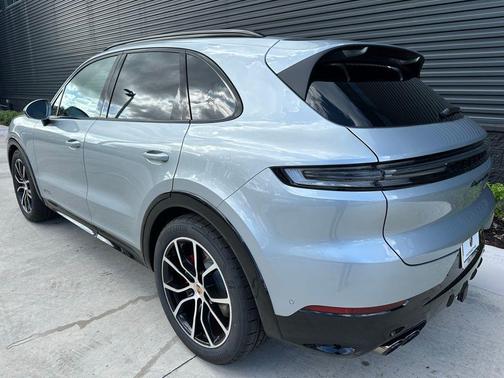 2025 Porsche Cayenne GTS