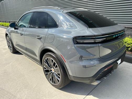 2025 Porsche Macan 4