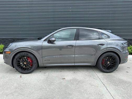 2025 Porsche Cayenne GTS