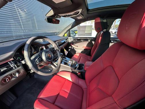 2026 Porsche Macan Base