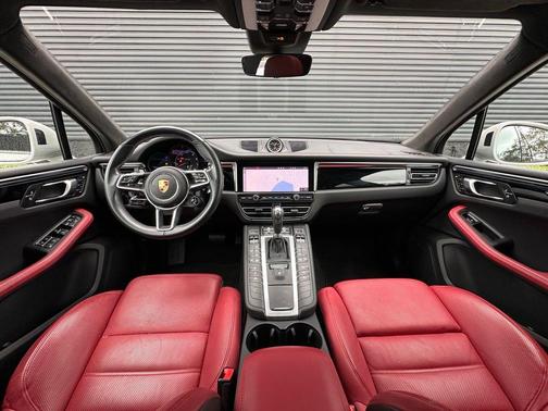 2021 Porsche Macan Turbo