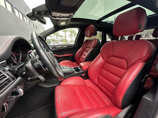 2021 Porsche Macan Turbo