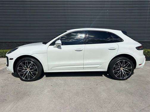 2023 Porsche Macan T
