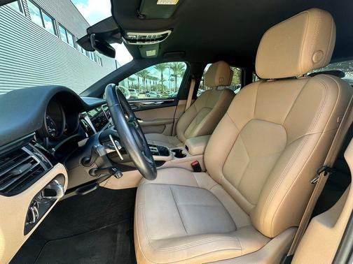 2023 Porsche Macan T