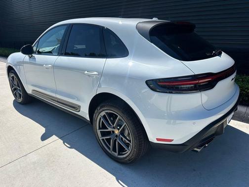 Carrara White Metallic 2026 Porsche Macan Base
