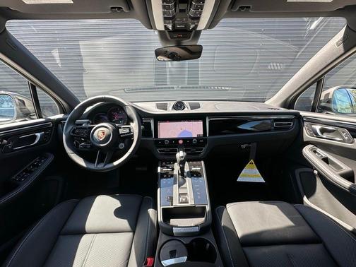 Carrara White Metallic 2026 Porsche Macan Base
