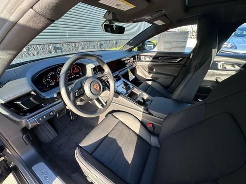 2026 Porsche Panamera Base