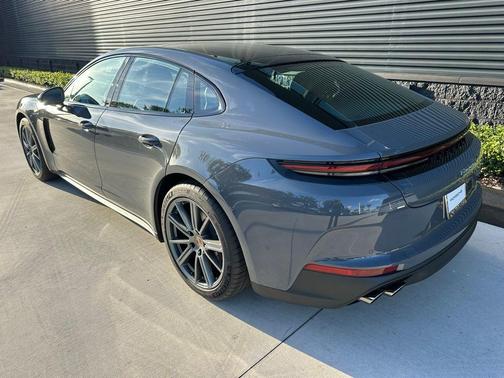 2026 Porsche Panamera Base