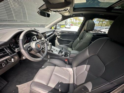 Carrara White Metallic 2026 Porsche Macan