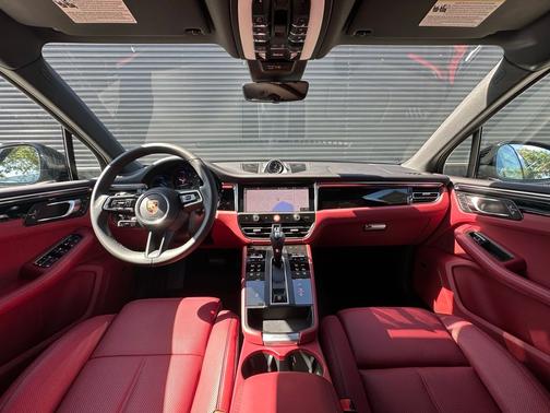 Jet Black Metallic 2026 Porsche Macan