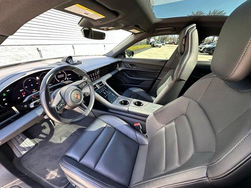 2022 Porsche Taycan Base